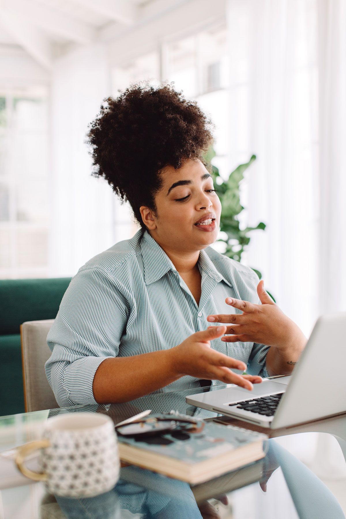 woman discusses trial on laptop call