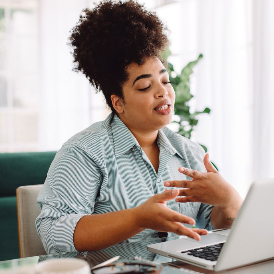 woman discusses trial on laptop call
