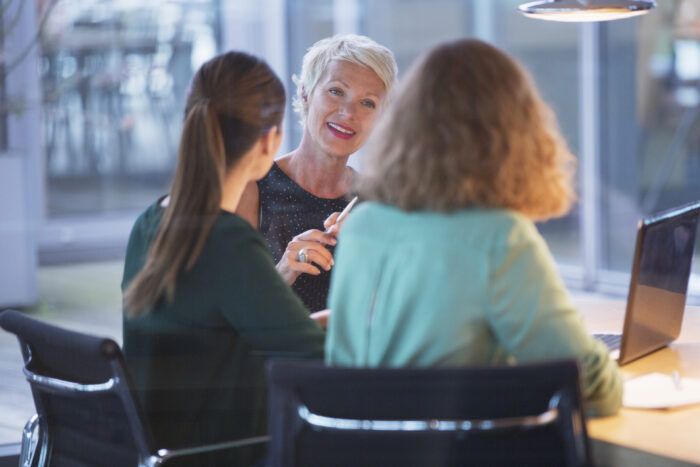 women in team meeting